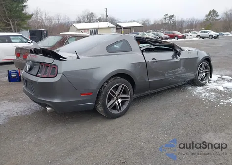 2014 Ford Mustang V6 z USA, uszkodzony, nr VIN 1ZVBP8AMXE5276665